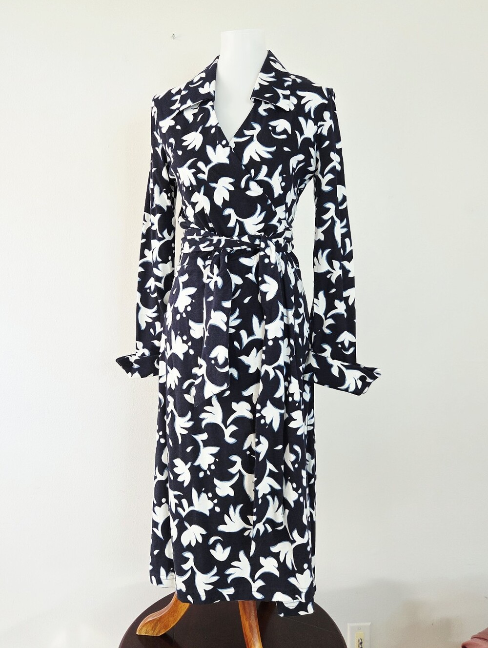Diane von Furstenberg Vintage 90s Midi Wrap Dress Long Sleeve Navy Floral Size 6